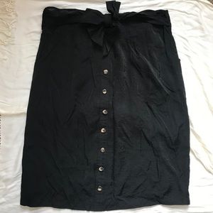 High-waisted button down front skirt 😍